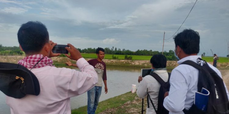 បទយកការណ៍ខ្លី៖ និស្សិតម្នាក់បោះបង់ជំនាញនៅសាលាងាកមកបើកកសិដ្ឋានចិញ្ចឹមត្រីនិងកង្កែប