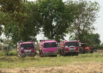 អ្នក​ប្រកប​របរ​ឡាន​ដឹក​ដី ថ្ម និង​ខ្សាច់​មួយ​ចំនួន​ថា ពួកគេ​ប្រឈម​លក់​ឡាន​ ខណៈ​ប្រេង​ឥន្ធនៈ​នៅ​តែ​ថ្លៃ