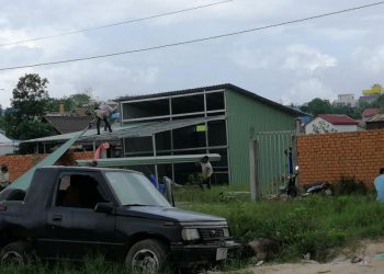 សាកល្បង៖ ពលរដ្ឋមានជម្លោះដីធ្លីនៅព្រះសីហនុសុំឲ្យនាយករដ្ឋមន្ដ្រីជួយអន្ដរាគមន៍ករណីវិវាទដីធ្លីជាមួយអាជីវករចែកចាយស្រាបៀ