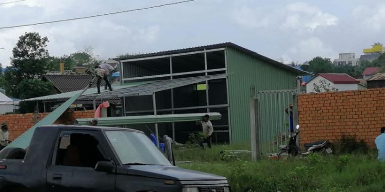 សាកល្បង៖ ពលរដ្ឋមានជម្លោះដីធ្លីនៅព្រះសីហនុសុំឲ្យនាយករដ្ឋមន្ដ្រីជួយអន្ដរាគមន៍ករណីវិវាទដីធ្លីជាមួយអាជីវករចែកចាយស្រាបៀ