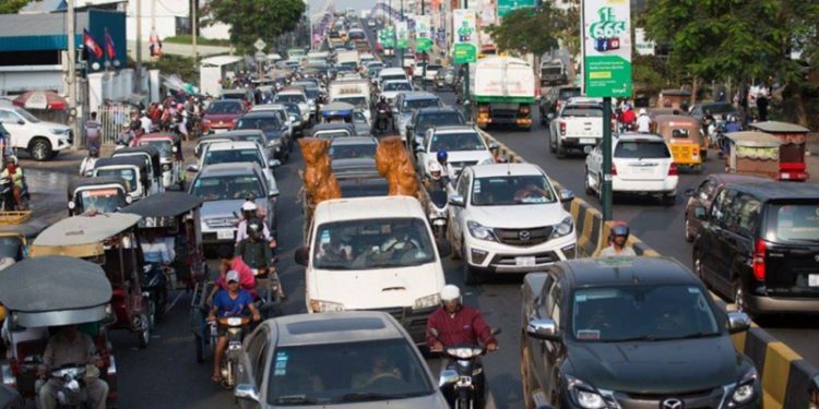 ចរាចរនៅតែមានការកកស្ទះជាប្រចាំនៅម្តុំអតីតធនាគារ ANZ ផ្លូវ២៧១ ជិតខ្លោងទ្វាវត្តសន្សំកុសល