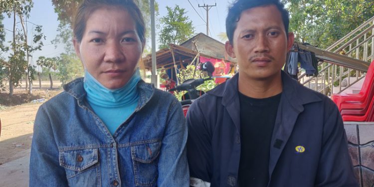 បទយកការណ៍ខ្លី៖ ប្ដីប្រពន្ធមួយគូនៅតែចងចាំសោកនាដកម្មបាក់អគារស្លាប់កម្មករនៅកែប