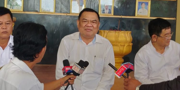 លោក ញឹក ប៊ុនឆៃ ជំរុញឱ្យអ្នកនយោបាយជជែកគ្នាដើម្បីបញ្ចៀសទណ្ឌកម្ម EBA