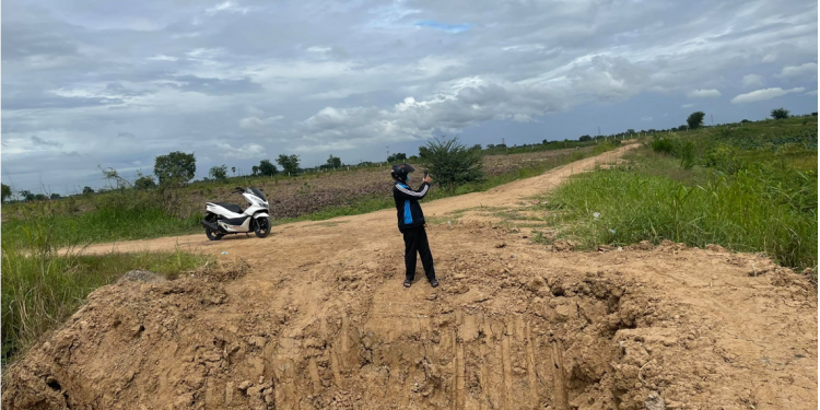 អ្នកភូមិនៅស្រុកកៀនស្វាយស្នើអាជ្ញាធរជួយដោះស្រាយករណីក្រុមហ៊ុនបំពានលើដីផ្លូវលំសាធារណៈ