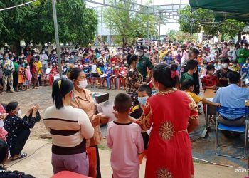 អាណាព្យាបាលស្នើឱ្យអាជ្ញាធរពង្រឹងវិធានការរក្សាគម្លាតក្នុងពេលចាក់វ៉ាក់សាំងដល់កុមារ