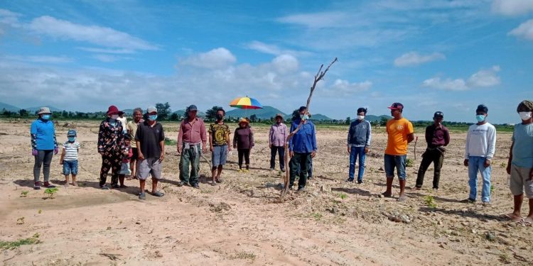 ពលរដ្ឋស្រុកគងពិសីចោទក្រុមហ៊ុនដីឡូតិ៍មួយថា រំលោភយកដីផ្លូវក្នុងភូមិធ្វើជាកម្មសិទ្ធិឯកជន