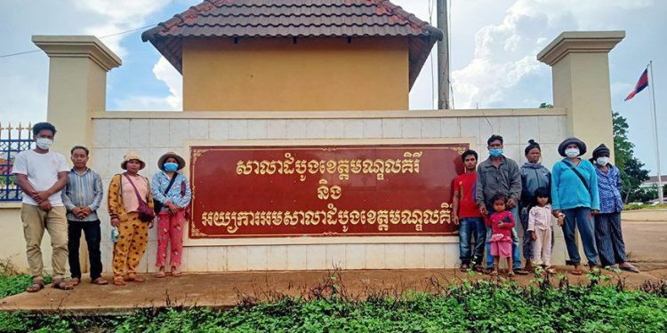 ជនជាតិដើមភាគតិចពូនងនៅភូមិឡៅកាអស់ជំនឿលើតុលាការក្នុងរឿងដីធ្លី