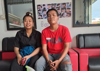 ស្ត្រីពីរនាក់ត្រូវបានបណ្តេញចេញពីផ្ទះដោយសារស្រលាញ់ភេទដូចគ្នា