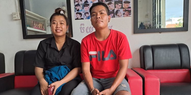 ស្ត្រី​ពីរ​នាក់​ត្រូវ​បាន​បណ្តេញ​ចេញ​ពី​ផ្ទះ​ដោយ​សារ​ស្រលាញ់​ភេទ​ដូច​គ្នា