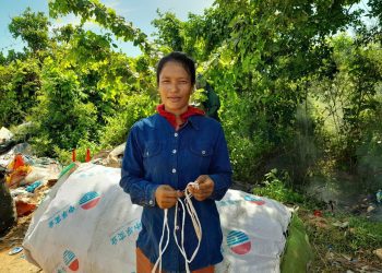 អ្នកស្រី ចេង សុខឃន តស៊ូរើសអេតចាយជាង១០ឆ្នាំដើម្បីចិញ្ចឹមកូនដោយមិនធ្វើចំណាកស្រុក