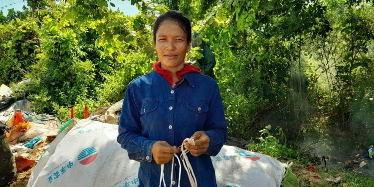 អ្នកស្រី ចេង សុខឃន តស៊ូរើសអេតចាយជាង១០ឆ្នាំដើម្បីចិញ្ចឹមកូនដោយមិនធ្វើចំណាកស្រុក