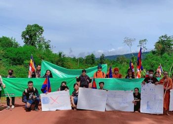 ក្រុមយុវជនប្រមូលភស្តុតាងបទល្មើសព្រៃឈើនៅតំបន់អារ៉ែងដាក់ជូនអភិបាលខេត្ដកោះកុង