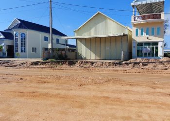 ពលរដ្ឋ​១៣៥​គ្រួសារ​ក្នុង​ស្រុក​បាទី​ចោទ​ក្រុមហ៊ុន​ឧកញ៉ា ឡេង ណាវ៉ាត្រា អភិវឌ្ឍដោយ​មិន​ផ្ដល់​សំណង