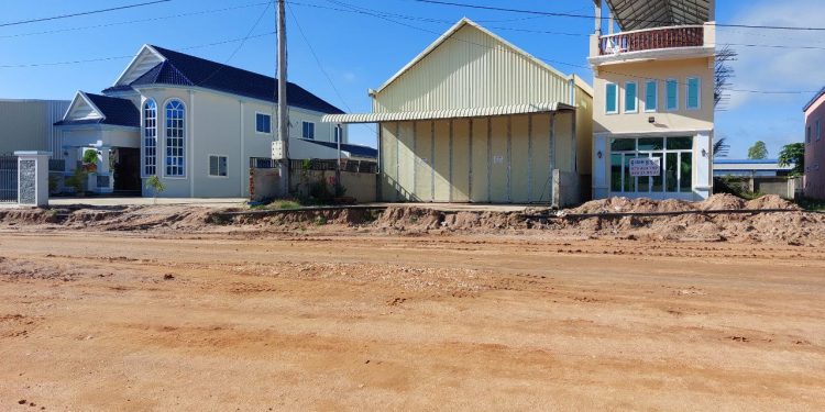 ពលរដ្ឋ​១៣៥​គ្រួសារ​ក្នុង​ស្រុក​បាទី​ចោទ​ក្រុមហ៊ុន​ឧកញ៉ា ឡេង ណាវ៉ាត្រា អភិវឌ្ឍដោយ​មិន​ផ្ដល់​សំណង