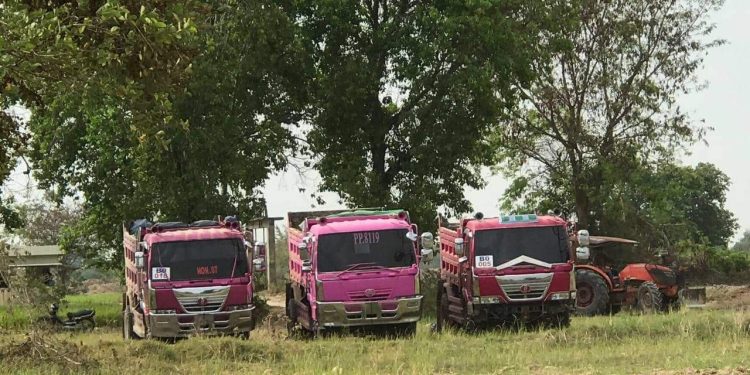 អ្នកប្រកបរបរឡានដឹកដី ថ្ម និងខ្សាច់មួយចំនួនថា ពួកគេប្រឈមលក់ឡាន ខណៈប្រេងឥន្ធនៈនៅតែថ្លៃ