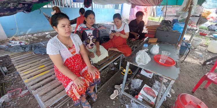 កម្មការិនី​​ជិត​​សំរាល​​កូន​​ម្នាក់​​នៅ​​រោងចក្រ​ឃែនធើរ៉ែន គ្មាន​​ប្រាក់​​សម្រាល​​កូន​​ក្រោយ​​រោង​ចក្រ​​បិទ​​ទ្វារ