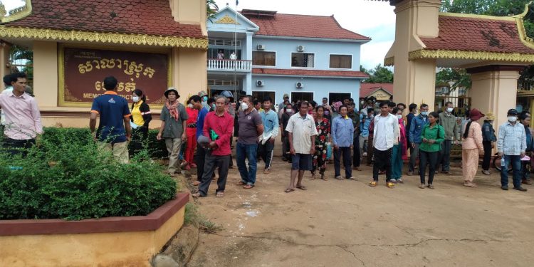 ពលរដ្ឋ​ជាង​​១០០​​គ្រួសារ​​នៅ​​ស្រុក​មេមត់​​ខេត្ដត្បូងឃ្មុំ​​ច្រាន​ចោល​​ចំពោះ​ការ​​ចោទ​​របស់​​អាជ្ញាធរ​​ថា មាន​​អ្នក​​នៅ​​ពី​​ក្រោយ​​ខ្នង