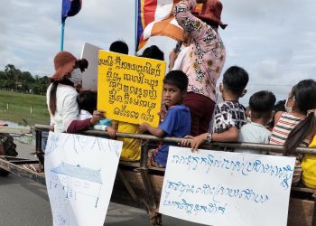 សហគមន៍​ឡពាង​ជាង​១០០​នាក់​នាំ​គ្នា​ហែរក្បួន​តាម​គោយន្ត​ដើម្បី​ឱ្យ​តុលាការ​ដោះលែង​តំណាង​របស់​ពួកគេ