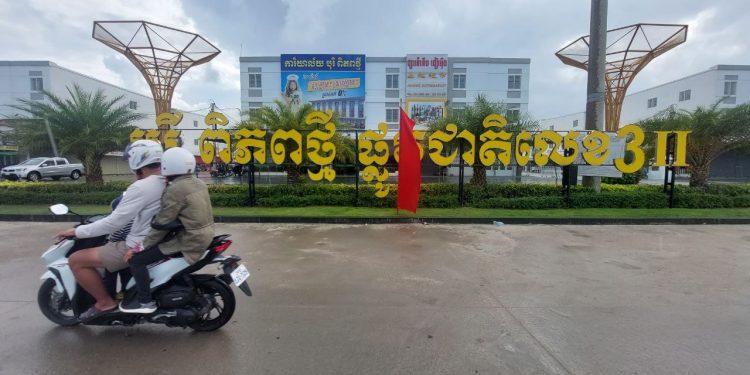 អាជ្ញាធរ​​និង​​អ្នក​រស់​នៅ​​តំបន់​​ជាយក្រុង​​បន្ទោស​​ម្ចាស់​​បុរី​ រឿង​​ខ្វះ​ទឹក​​ប្រើប្រាស់