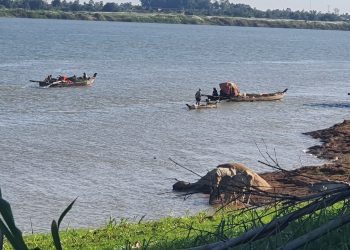ប្រជាពលរដ្ឋ​នៅស្រុក​កងមាស ស្នើឱ្យ​អាជ្ញាធរ​ជួយ​បង្ក្រាប​ទូកនេសាទ​វៀតណាម