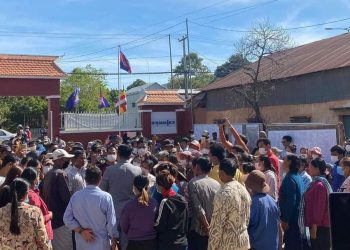 ពលរដ្ឋសង្កាត់​​ព្រែកថ្មី​ជិត​​២០០​​គ្រួសារ​​ផ្ទុះ​ការ​​តវ៉ា​​ក្រោយ​​គម្រោង​​ពង្រីក​ផ្លូវ​​៦០​​ម៉ែត្រ​​ធ្វើ​ឱ្យ​​ប៉ះពាល់​​ដី​​លំ​នៅ​ដ្ឋាន