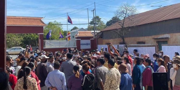 ពលរដ្ឋសង្កាត់​​ព្រែកថ្មី​ជិត​​២០០​​គ្រួសារ​​ផ្ទុះ​ការ​​តវ៉ា​​ក្រោយ​​គម្រោង​​ពង្រីក​ផ្លូវ​​៦០​​ម៉ែត្រ​​ធ្វើ​ឱ្យ​​ប៉ះពាល់​​ដី​​លំ​នៅ​ដ្ឋាន