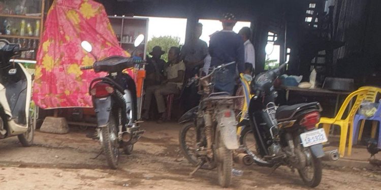 ពលរដ្ឋ​​ខេត្តកំពង់ចាម ព្រួយបារម្ភ​​ពីការ​កកើត​​ល្បែង​ស៊ីសង​​តាម​អនឡាញ​​នៅ​តាម​មូលដ្ឋាន​​ឡើង​វិញ