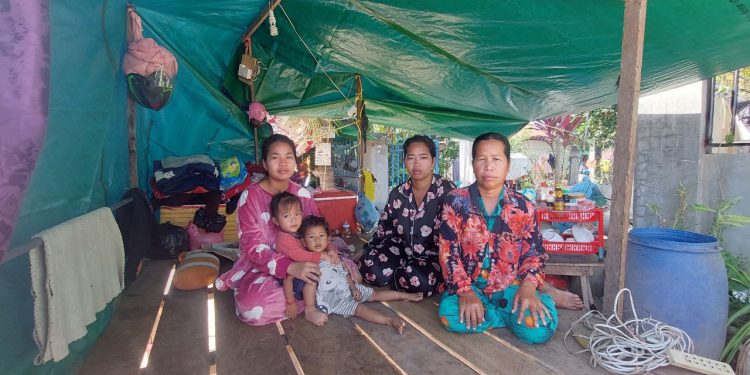 ពលរដ្ឋដែលមានផ្ទះរលំបាក់ចូលក្នុងព្រែកនៅក្រុងតាខ្មៅស្នើសុំជំនួយពីរដ្ឋាភិបាល