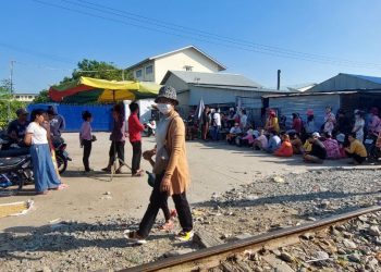 កម្មករ-កម្មការិនីរោងចក្រកាត់ដេរ សិនតៃហ្គាមិន បានប្រមូលផ្ដុំគ្នាតវ៉ា កាលពីព្រឹកថ្ងៃអាទិត្យ ទី៥ ខែកុម្ភៈ ឆ្នាំ២០២៣។ (ផ្តល់ឱ្យ)