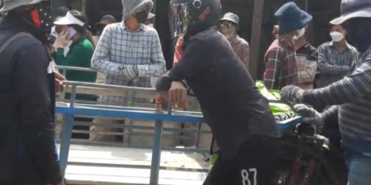 អាជីករផ្សារក្រុងព្រៃវែងមួយចំនួន បដិសេធរើចេញទៅកាន់ផ្សារដែលសាងសង់ថ្មី