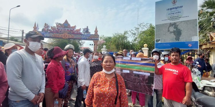 ពលរដ្ឋជាង៤០០គ្រួសារនៅខេត្តកណ្តាល តវ៉ាទាមទារប័ណ្ណកម្មសិទ្ធិដីធ្លី