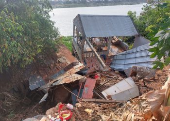 ផ្ទះ៤០ខ្នងរបស់ពលរដ្ឋ នៅខេត្ដកណ្ដាលបាក់ចូលទន្លេរងការខូចខាតស្ទើតែទាំងស្រុង