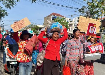 អ្នកភូមិថា អាជ្ញាធរមូលដ្ឋានហាមពួកគាត់មិនឱ្យឡើងតវ៉ាទាមទារដោះលែង លោក ថេង សាវឿន និងមន្ត្រីសមាគម២រូប