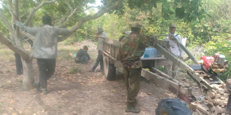 សកម្មភាពប្រជាសហគមន៍ព្រៃឈើអូរតាក្រេះនៅស្រុកសន្ទុក ខេត្តកំពង់ធំ និងអាជ្ញាធរ នាំគ្នាចុះល្បាតព្រៃសហគមន៍នេះនៅក្នុងឆ្នាំ២០២៣។ (ផ្តល់ឱ្យ)