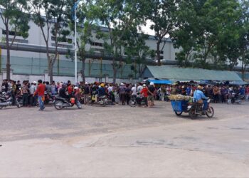 កម្មកររោងចក្រដំឡើងកង់ជាង១ ០០០នាក់នៅស្វាយរៀងមិនពេញចិត្តនឹងភាគីរោងចក្រ ក្រោយថៅកែសម្រេចឱ្យសម្រាកដោយគ្មានប្រាក់ឧបត្ថម្ភ