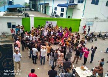 សកម្មភាពកម្មកររោងចក្រ ហួយ ស៊ីនទូ នាំគ្នាតវ៉ាកាលពីខែវិច្ឆិកា ឆ្នាំ២០២៣ ដោយទាមទារឱ្យភាគីរោងចក្រនេះទទួលថ្នាក់ដឹកនាំសហជីពឱ្យចូលធ្វើការវិញ។ (រូបភាពផ្តល់ឱ្យ)