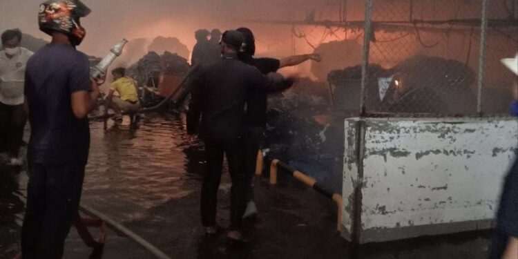 កម្មករជាង៧០០នាក់នៅរោងចក្រមួយក្នុងខេត្តកណ្តាលទាមទារទៅថៅកែកំណត់ពេលព្យួរការងារឱ្យច្បាស់លាស់