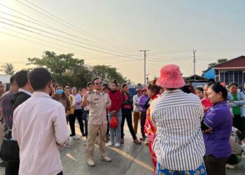 មន្ត្រីក្រសួងការងារចុះសម្របសម្រួលវិវាទការងាររបស់កម្មកររោងចក្រ សេងបូហ្កាមិន កាលពីថ្ងៃទី២ និងទី៣ ខែកុម្ភៈ ឆ្នាំ២០២៤។ (ផ្តល់ឱ្យ)