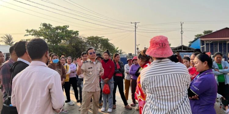 មន្ត្រីក្រសួងការងារចុះសម្របសម្រួលវិវាទការងាររបស់កម្មកររោងចក្រ សេងបូហ្កាមិន កាលពីថ្ងៃទី២ និងទី៣ ខែកុម្ភៈ ឆ្នាំ២០២៤។ (ផ្តល់ឱ្យ)