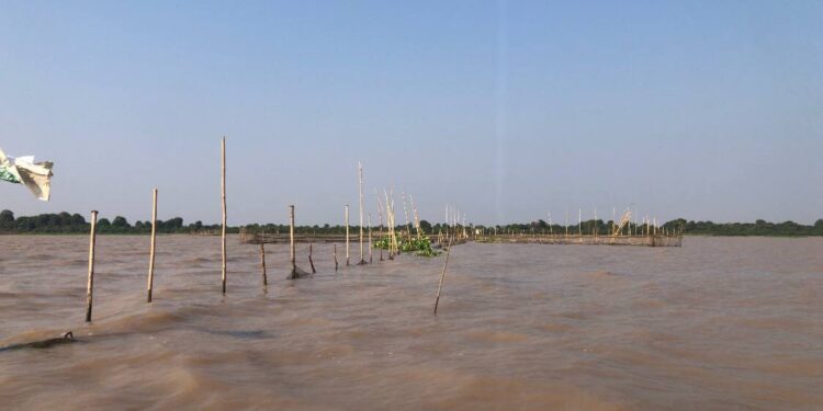 ឧបករណ៍នេសាទលបឡុកស្ថិតក្នុងឃុំឆ្នុកទ្រូ ខេត្តកំពង់ឆ្នាំង នៅថ្ងៃទី០៦ ខែមេសា ឆ្នាំ២០២៤។ (ចិត្ត ស្រីយ៉ា)