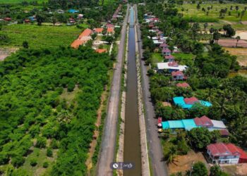 ទិដ្ឋភាពភូមិជនបទអន្លង់ជ្រៃ នៃស្រុកពញាក្រែក ខេត្តត្បូងឃ្មុំ ដែលនៅជិតខ្សែបន្ទាត់ព្រំដែនកម្ពុជា-វៀតណាម។ (ហ្វេសប៊ុក លោកនាយករដ្ឋមន្ត្រី ហ៊ុន ម៉ាណែត)