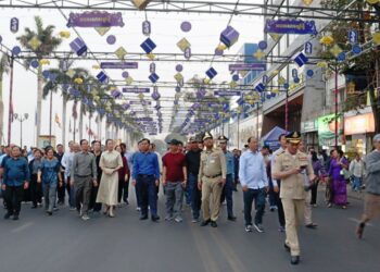 ខណ្ឌដូនពេញប្រឈមនឹងការកកស្ទះ ​ស្របពេលអាជ្ញាធរក្រុងដាក់ឱ្យដំណើរការផ្លូវថ្មើរជើងម្តុំមាត់ទន្លេ