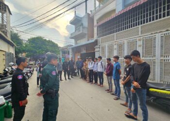 បទ​យក​​ការណ៍៖ ពលរដ្ឋ​​ខ្លះ​​​បារម្ភ​​​​សុវត្ថិភាព​​​និ​ង​​​អសន្តិសុខ​សង្គម ក្រោយ​មានករណី​ហិង្សា ក្មេងទំនើង និង​ការ​បាញ់​បោះ​​