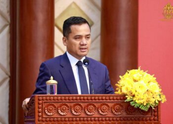 ឧបនាយករដ្ឋមន្ត្រី រដ្ឋមន្ត្រីក្រសួងមហាផ្ទៃ លោក ស សុខា ថ្លែងក្នុងឱកាសសន្និបាតប្រចាំឆ្នាំ២០២៤ របស់អាជ្ញាធរជាតិប្រយុទ្ធប្រឆាំងគ្រឿងញៀន និងផ្សព្វផ្សាយផែនការយុទ្ធនាការប្រយុទ្ធប្រឆាំងគ្រឿងញៀនខុសច្បាប់ លើកទី១០ កាលពីថ្ងៃទី១២ ខែមីនា ឆ្នាំ២០២៥។ (ហ្វេសប៊ុក ស សុខា)