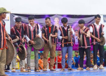 បទយកការណ៍៖ យុវជនជនជាតិដើមភាគតិចចារ៉ាយ ប្រើប្រាស់តន្ត្រីដើម្បីអភិរក្សភាសា និងវប្បធម៌របស់ខ្លួន