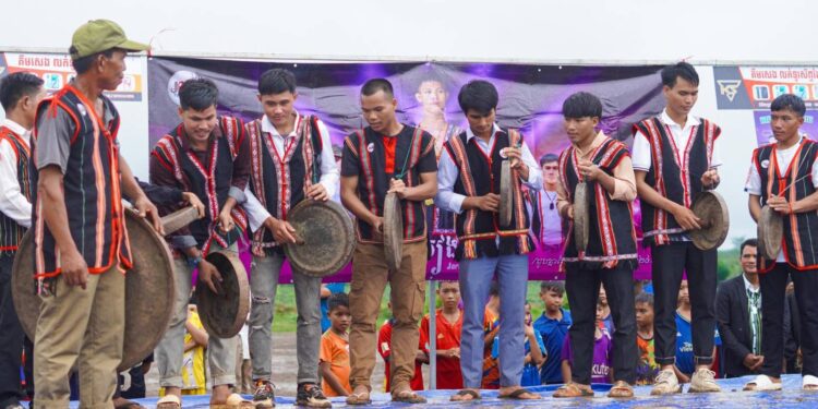 បទយកការណ៍៖ យុវជនជនជាតិដើមភាគតិចចារ៉ាយ ប្រើប្រាស់តន្ត្រីដើម្បីអភិរក្សភាសា និងវប្បធម៌របស់ខ្លួន