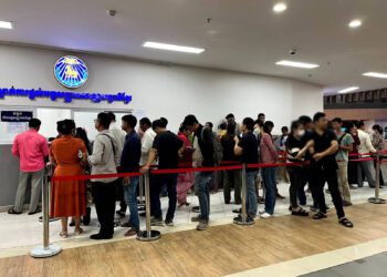 បទយកការណ៍៖ ពលរដ្ឋមួយចំនួនស្នើពង្រីកសេវាធ្វើអត្តសញ្ញាណប័ណ្ណ ខណៈពួកគេត្អូញត្អែរពីការចំណាយពេលរងចាំយូរ