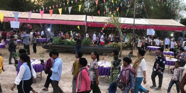 សកម្មភាពកសិករចូលរួមបុណ្យពូជនៅខេត្តពោធិ៍សាត់ កាលពីថ្ងៃទី៥ ខែមេសា ឆ្នាំ២០២៥។( លោក ឡាច សារ៉ាន់)