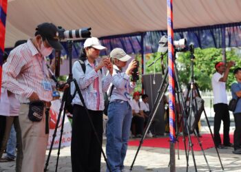 តុលាការ​ផ្តន្ទាទោស​លោក រ៉ុង ឈុន ដាក់ពន្ធនាគារ​៤ឆ្នាំ និងដក​សិទ្ធិ​ពលរដ្ឋ​ជាស្ថាពរ ក្នុងសំណុំរឿង​មិន​រាង​ចាល