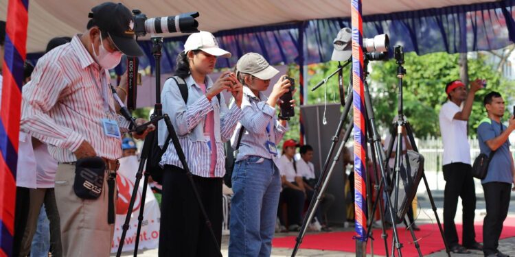 តុលាការ​ផ្តន្ទាទោស​លោក រ៉ុង ឈុន ដាក់ពន្ធនាគារ​៤ឆ្នាំ និងដក​សិទ្ធិ​ពលរដ្ឋ​ជាស្ថាពរ ក្នុងសំណុំរឿង​មិន​រាង​ចាល